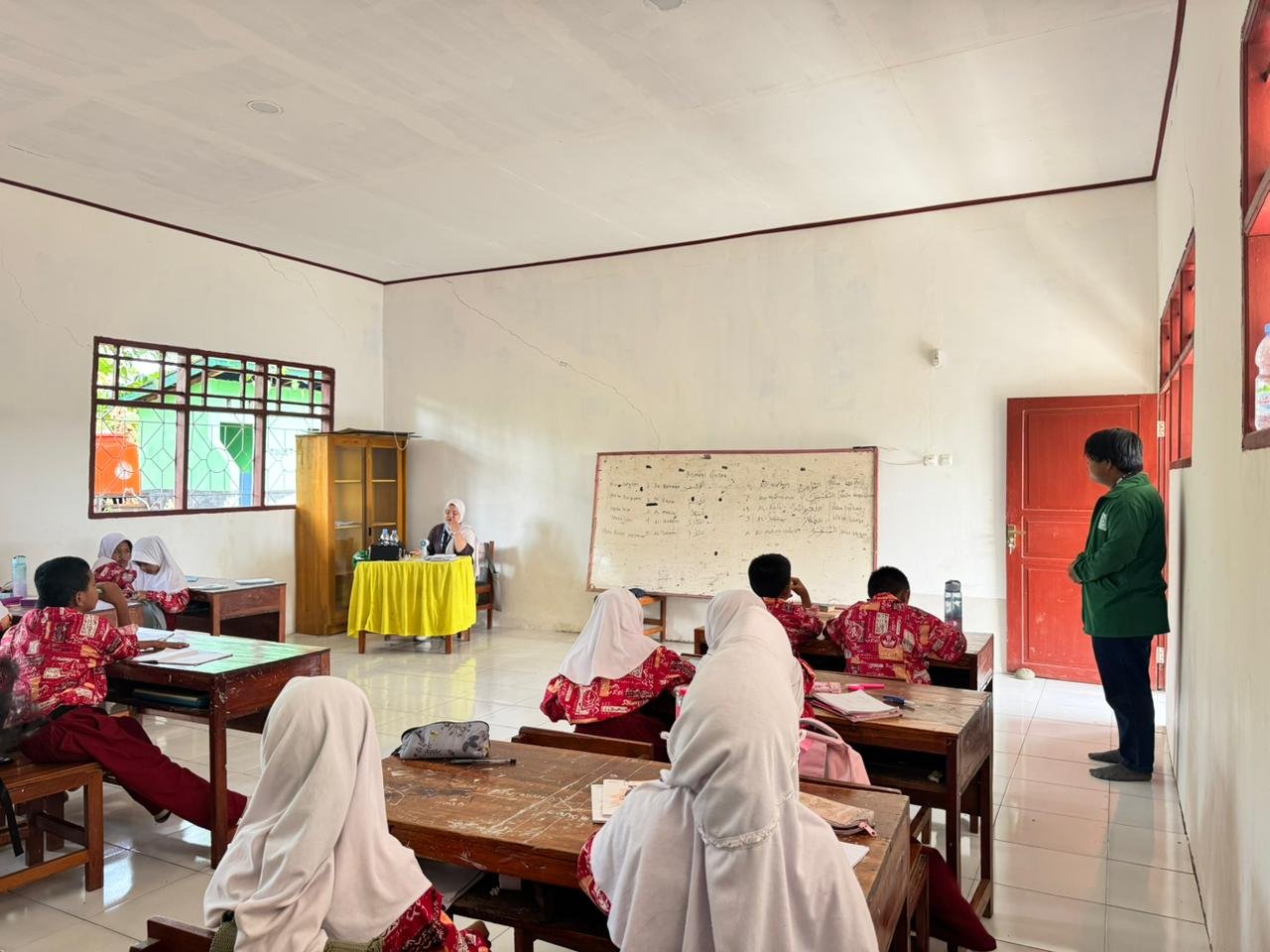 Mahasiswa KKN UINAM Angkatan 78 Desa Manciri, Mengajar di UPT SPF SDN 114 Desa Manciri