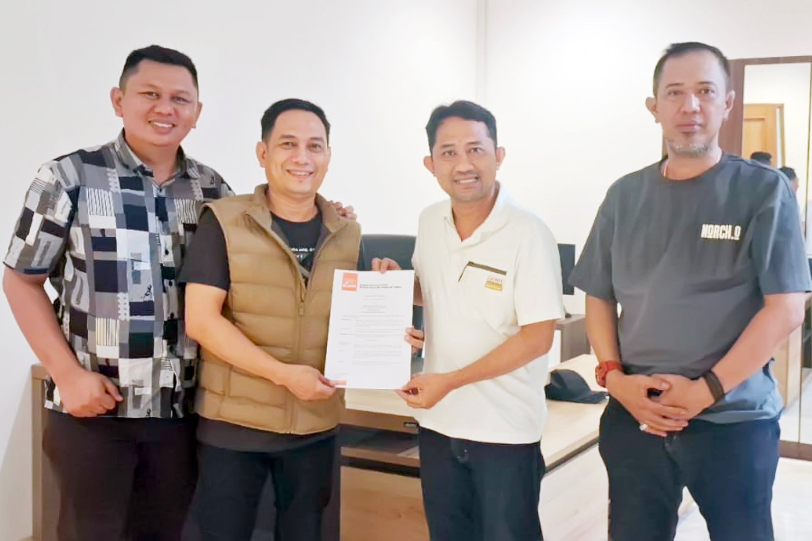 DPD IKAPPI Kota Makassar Terima SK Pengurus; Saatnya Kerja Cerdas Untuk Mengawal Hak-hak Pedagang Pasar Kota Makassar